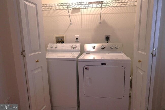 Building Photo - 6401 Lureta Ann Ln