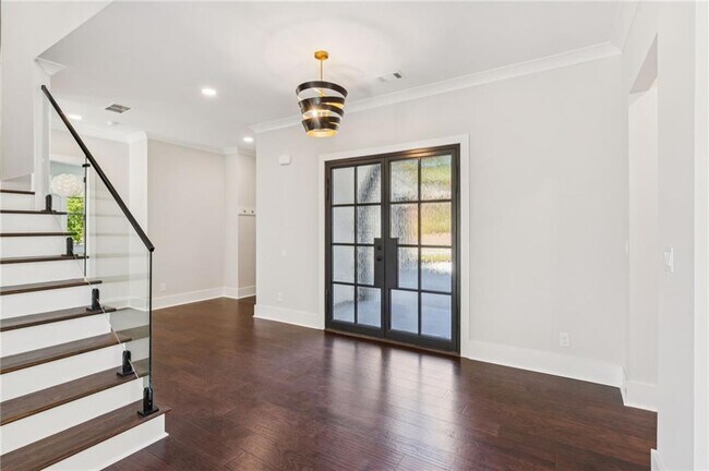 Building Photo - 115 Thome Dr