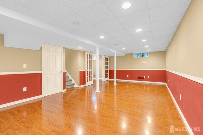 Building Photo - 356 Hawthorne Rd