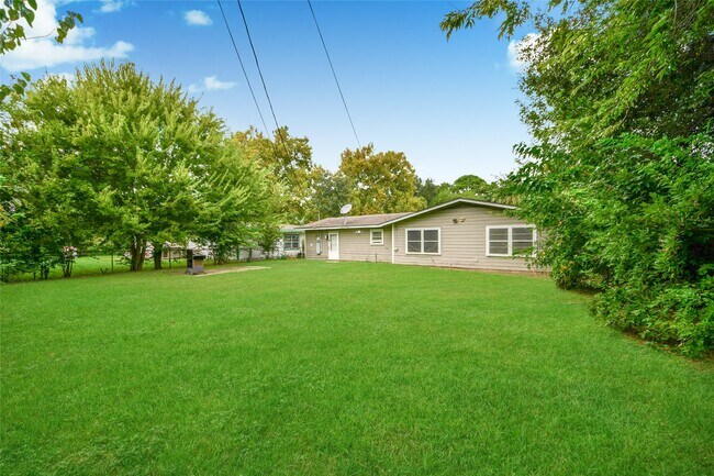 Building Photo - 515 24th Ave N