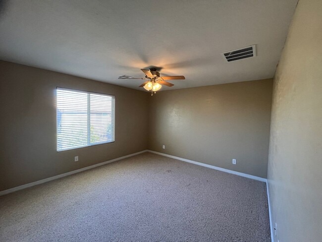Building Photo - Wonderful 4-Bedroom Home with Loft & Den i...