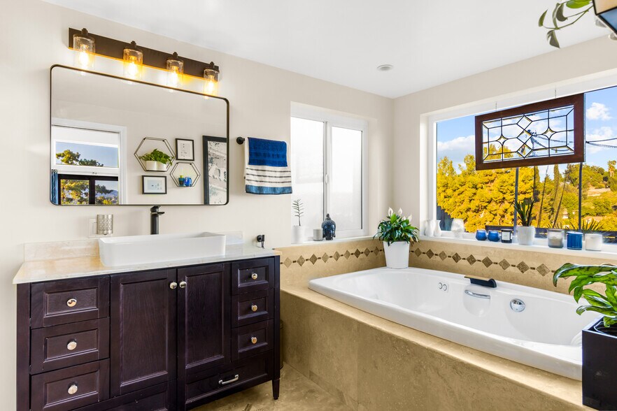 Building Photo - 7130 Gateshead Way