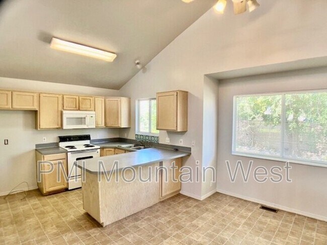 Building Photo - 130 W 1225 N