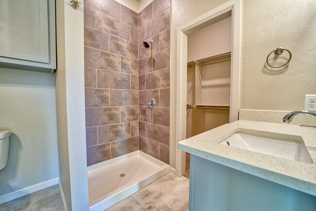 Building Photo - 1530 S 7th St