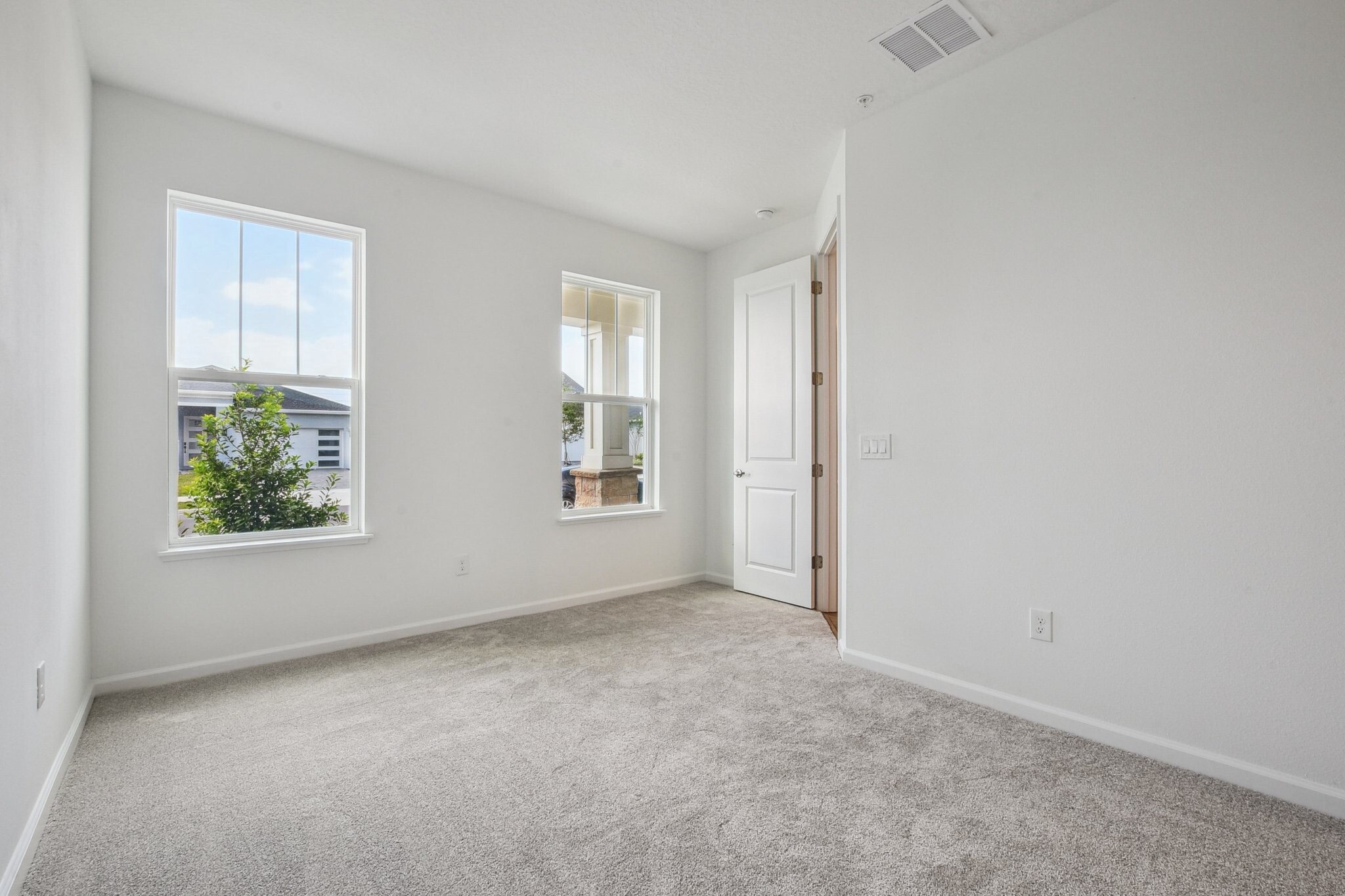 Building Photo - 1653 Pinecliff Dr