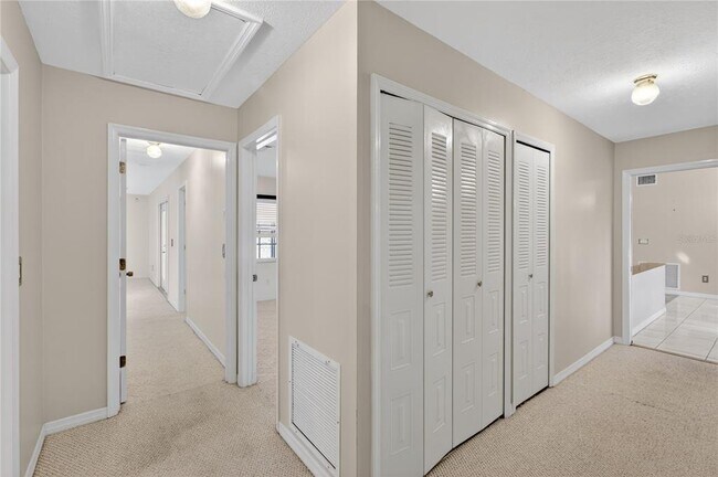 Building Photo - 2065 Oak Beach Blvd