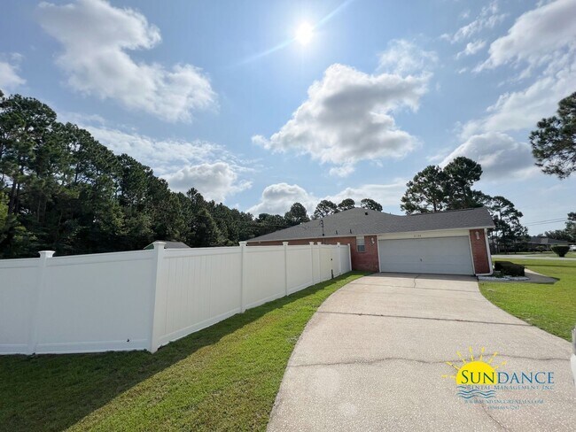 Building Photo - 2130 Pepper Dr