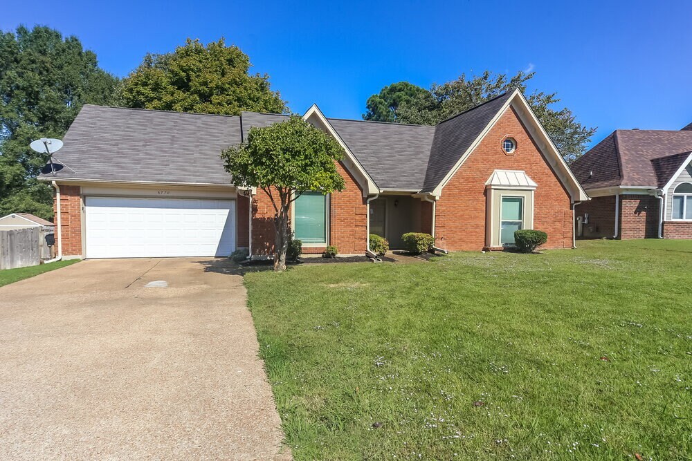 Building Photo - 6770 Lake Point Cir