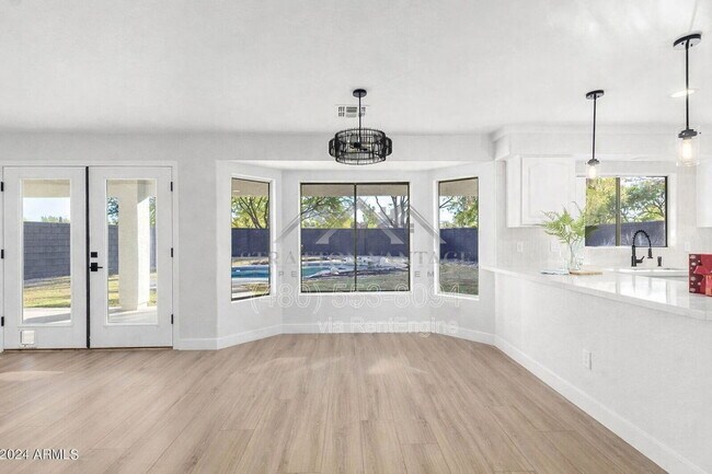 Building Photo - 1005 E Stirrup Ln