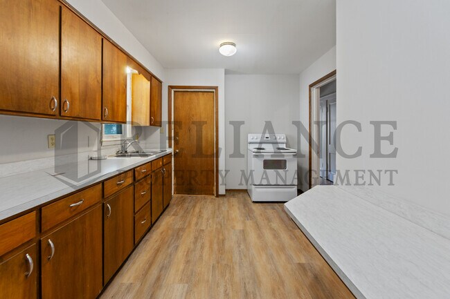 Building Photo - 448 N Fountain St