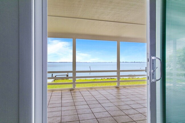 Building Photo - 7810 S Tropical Trail