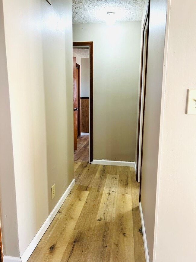 Building Photo - Great Space, Convenient Location