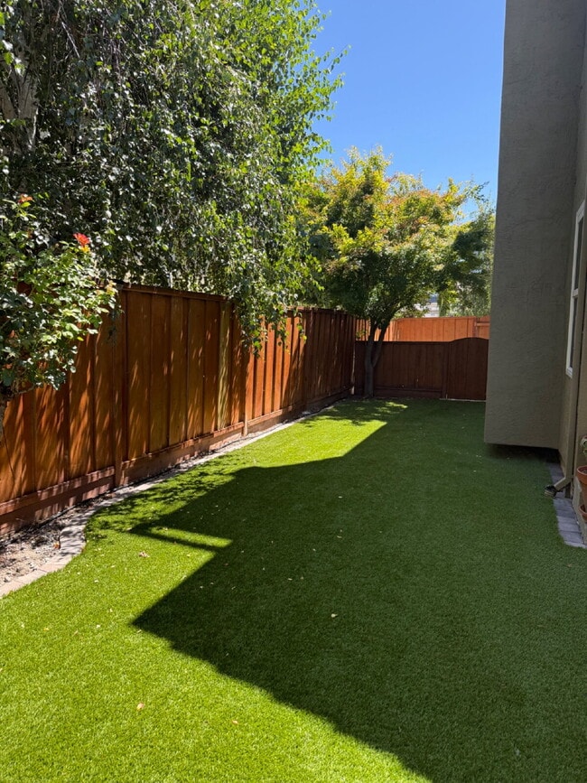 Building Photo - Beautiful 4 Bedroom, 3 Bathroom Pleasanton Home with 3-Car Garage & Large Backyard