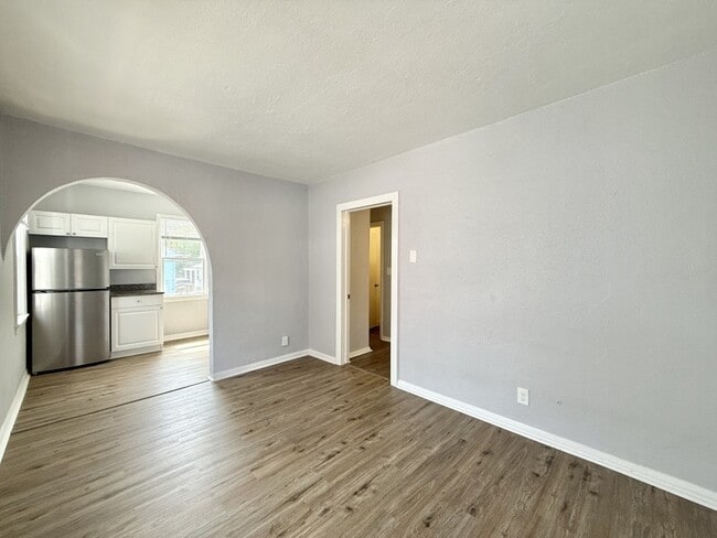 Building Photo - 711 18th Ave S