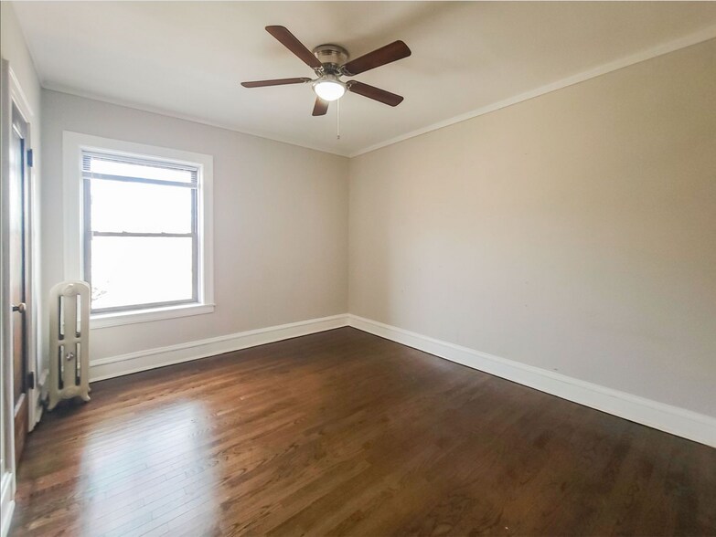 Building Photo - 5069 N Wolcott Ave