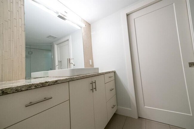 Building Photo - 64 Isle of Venice Dr