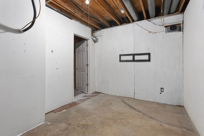 Building Photo - 577 NW Valleybrook Rd