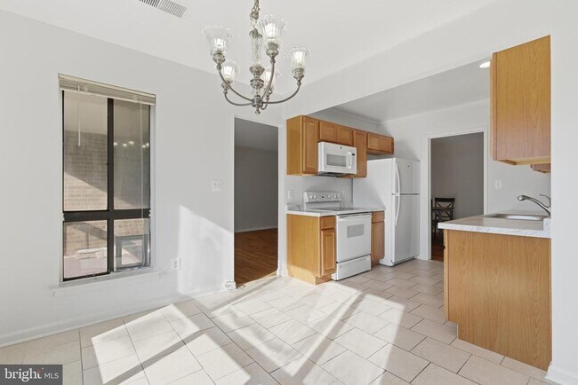 Building Photo - 561 Florida Ave