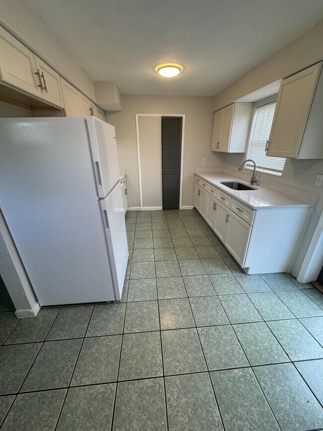 Building Photo - 2770 NW 25th St