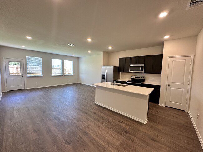 Building Photo - 634 White Ash Dr