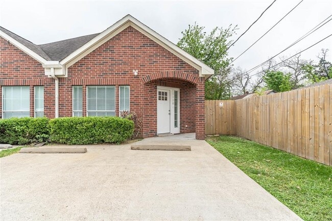 Primary Photo - 1110 Ryon St