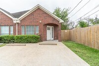 Building Photo - 1110 Ryon St