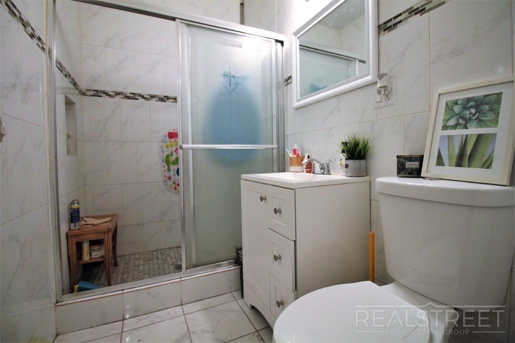 Building Photo - Renovated Spacious 2 BR in Bushwick