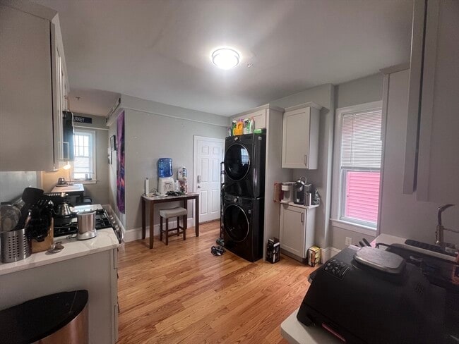 Building Photo - 247 L St