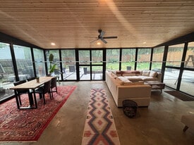 Building Photo - 2409 Princeton Dr