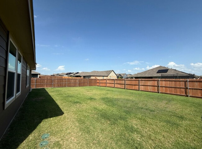 Building Photo - 701 Trinity Pk Trl