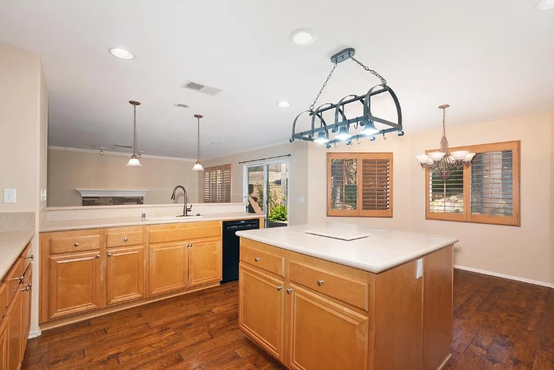 Building Photo - 302 La Soledad Way