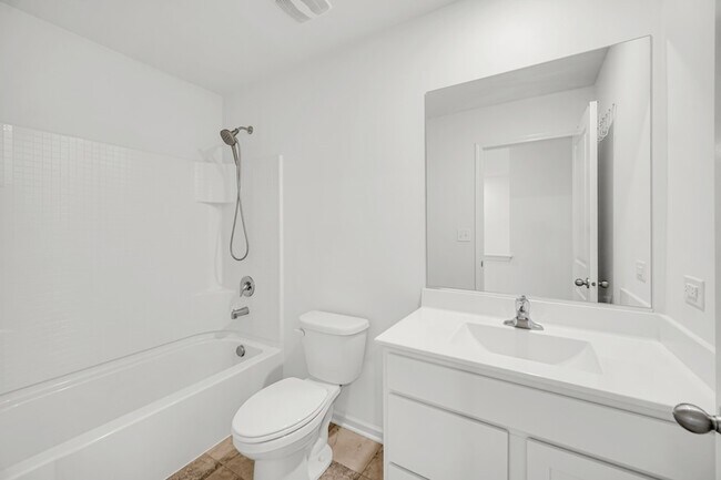 Building Photo - 2155 Greenview Dr