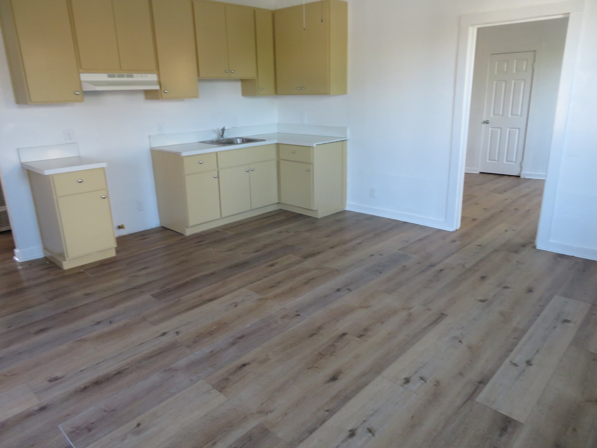 Building Photo - 154 E Colden Ave