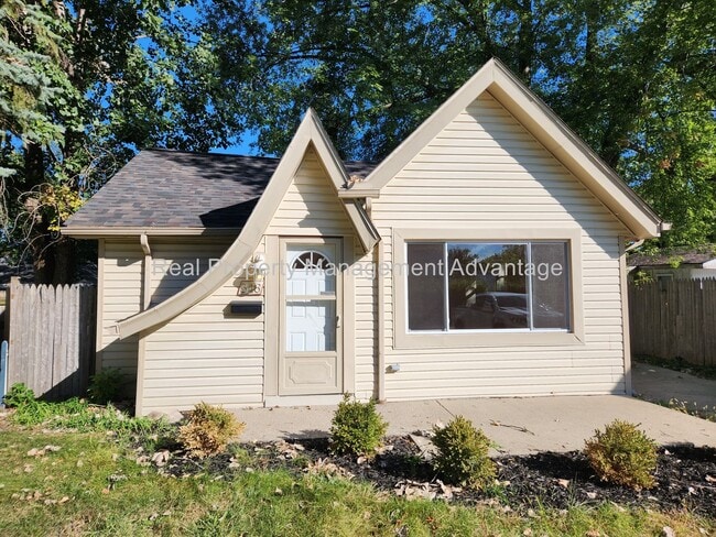 Building Photo - Spacious, Renovated and Close to Ferndale!