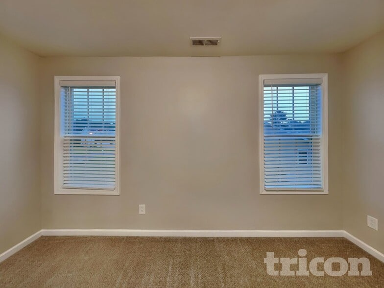 Building Photo - 877 Juno Dr