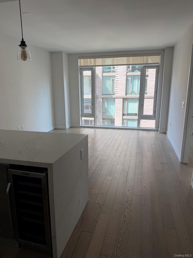 Building Photo - 505 W 43rd St