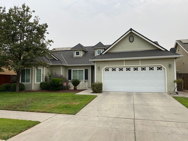 Primary Photo - Spacious 3-Bedroom Home in Clovis Unified ...