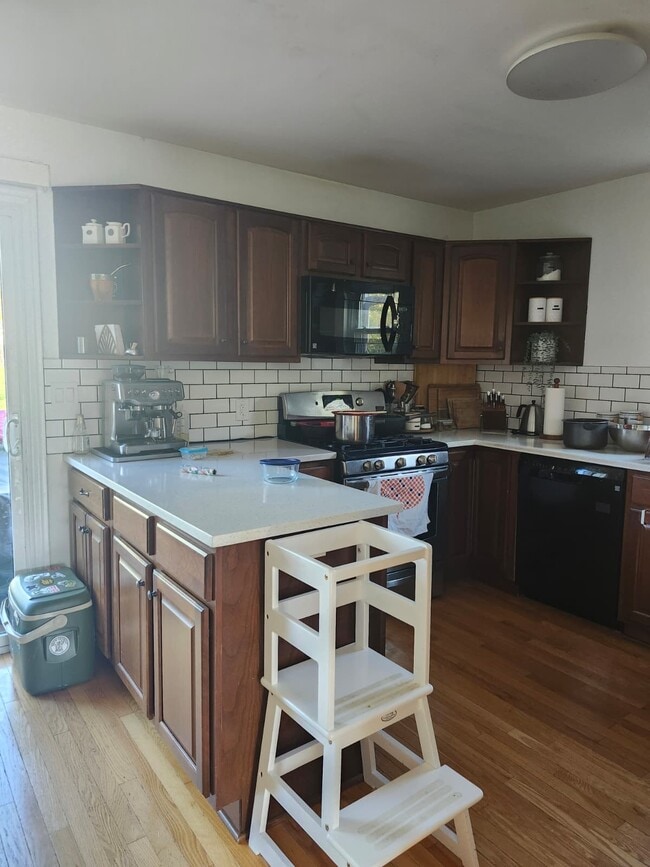 Building Photo - 3486 Burbank Dr