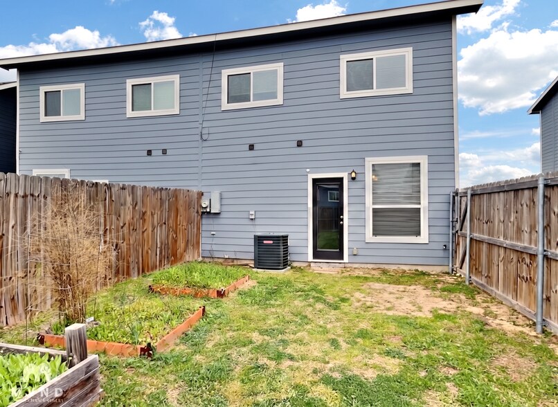 Building Photo - 3230 S Cherry Ln