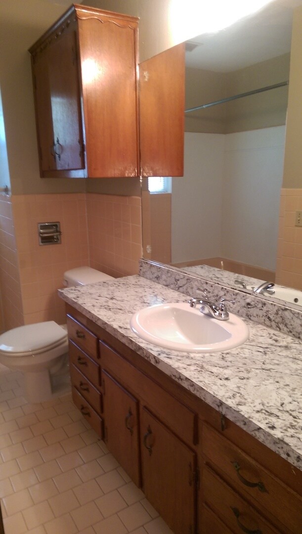 Building Photo - * Kids Sprayground right across the street!  3 bed 2 baths with 2 car garage in the Village with ...