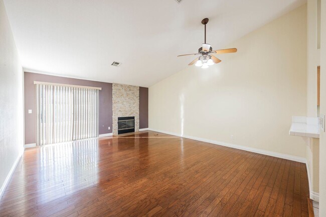 Building Photo - Summerlin - Single Story Townhome -