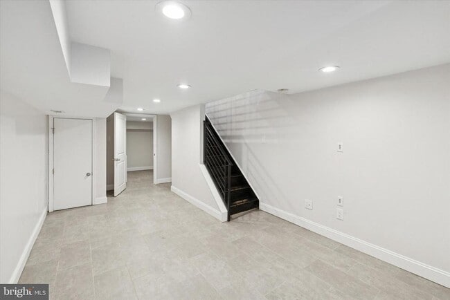 Building Photo - 2527 Ingersoll St