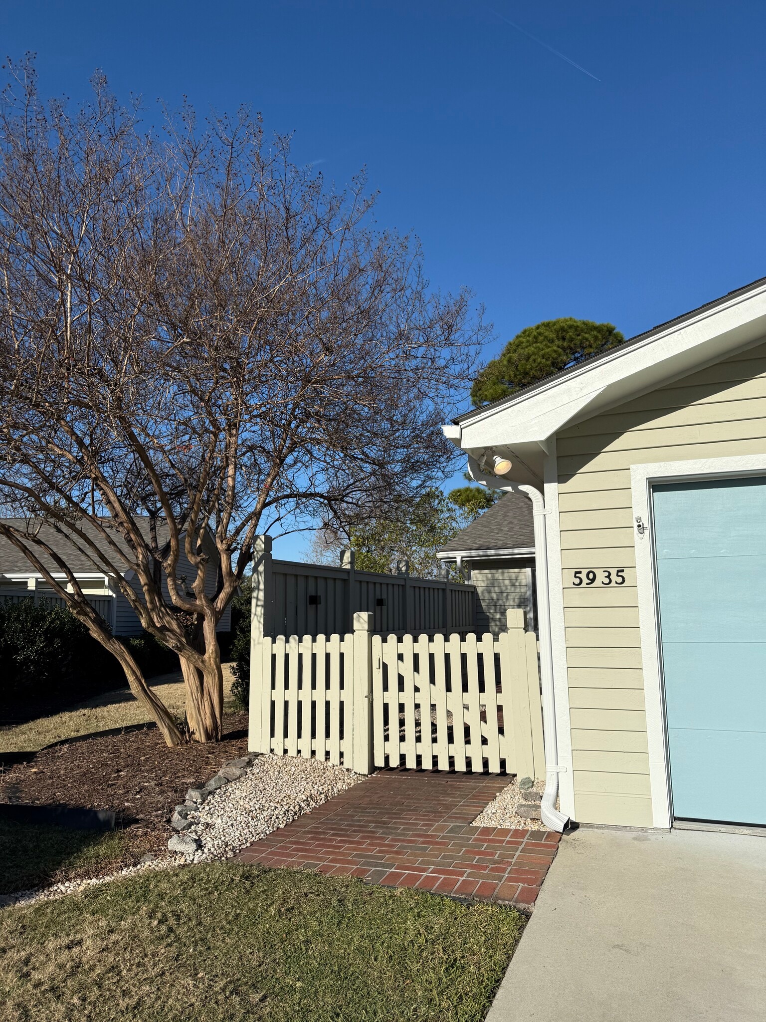 Building Photo - 5935 Inland Greens Dr