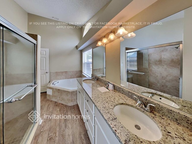 Building Photo - 1054 Providence Ln