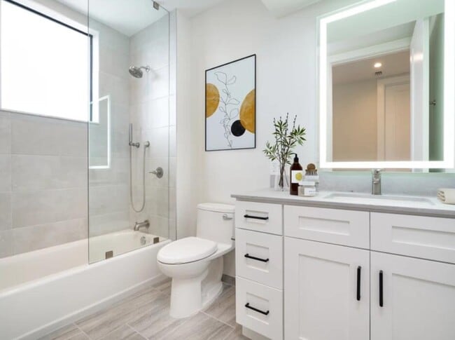 Building Photo - 1301 Alpha St