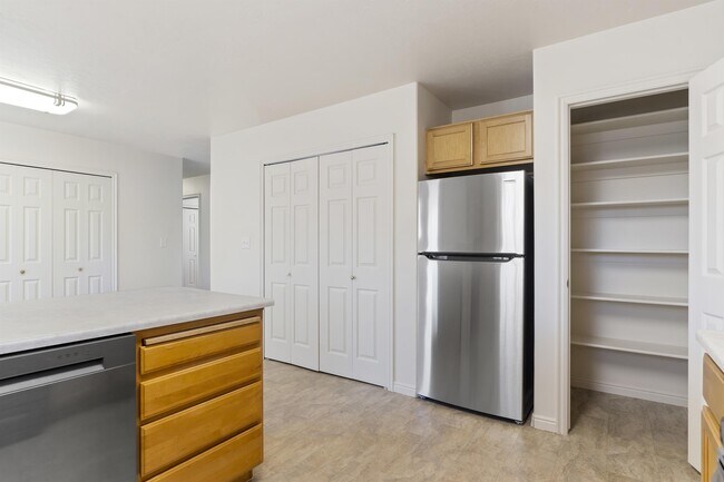 Building Photo - 353 N 360 W