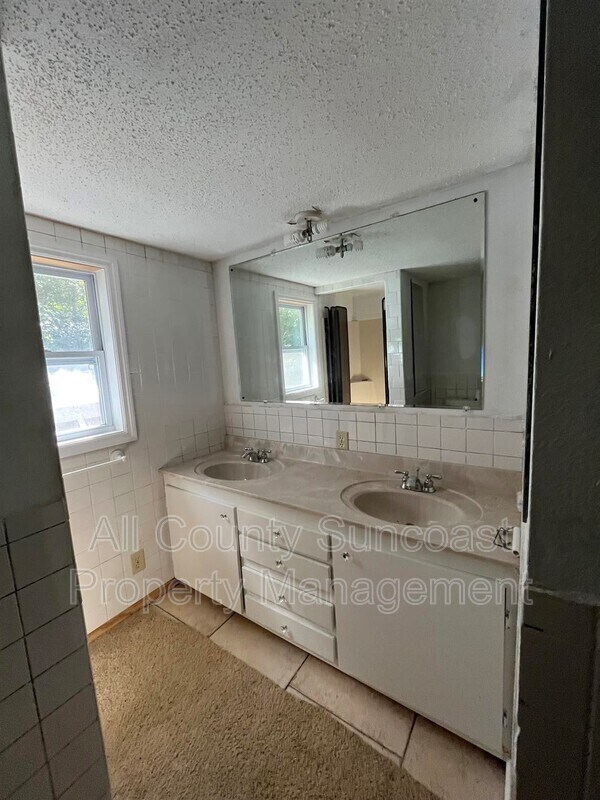 Building Photo - 234 N Forest Ct
