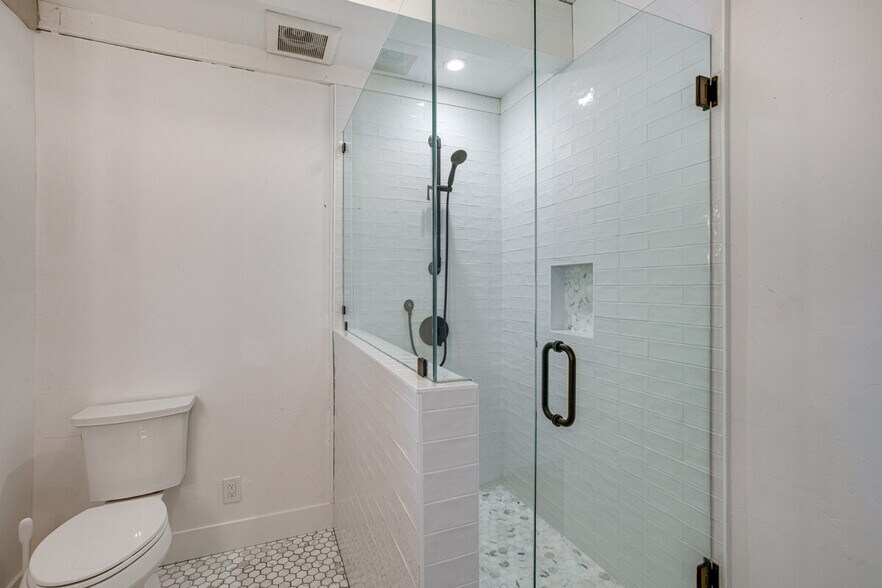 Building Photo - 574 Danube Dr