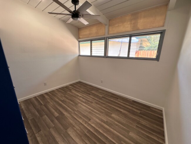 Building Photo - 1036 W Alamos Ave