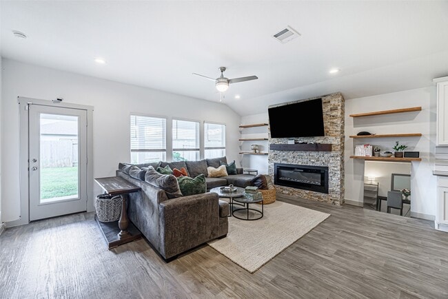 Building Photo - 246 Dusty Bridle Ln